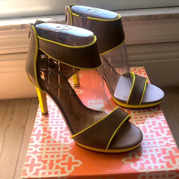 GORGEOUS brand new in box in box Gianni Bini size7 - Picture 1 of 4